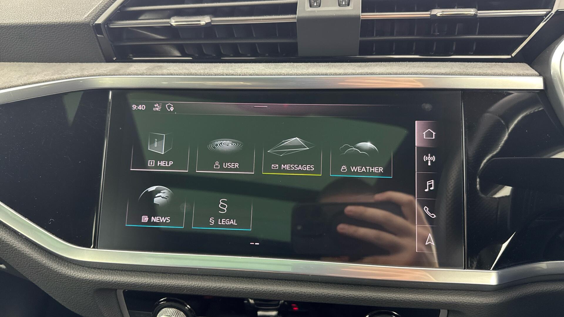 Audi Q3 view 32