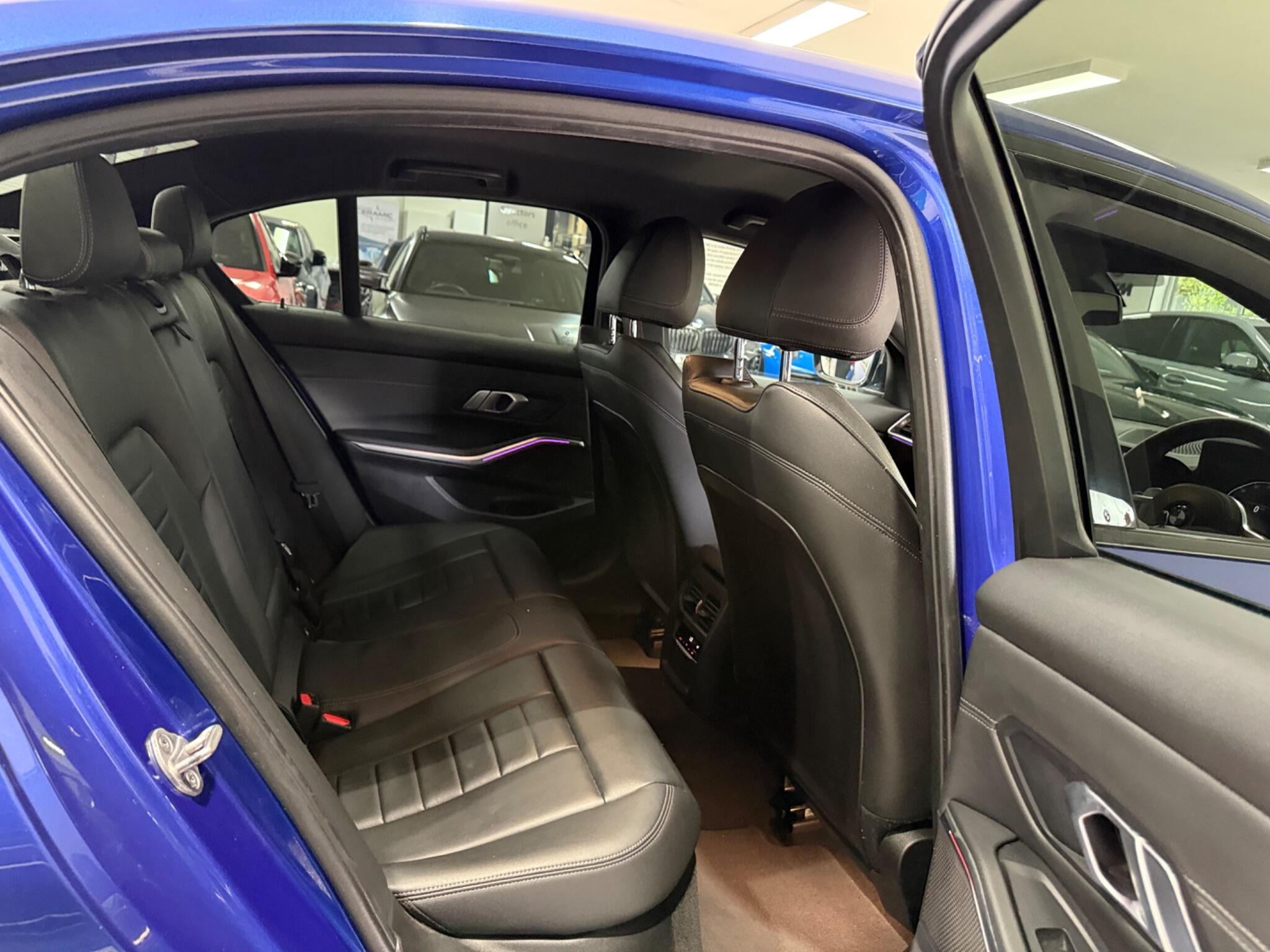 BMW 3 Series view 29