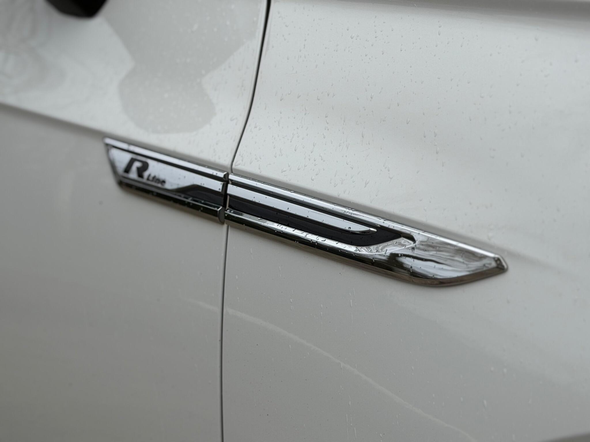 Volkswagen Touareg view 45