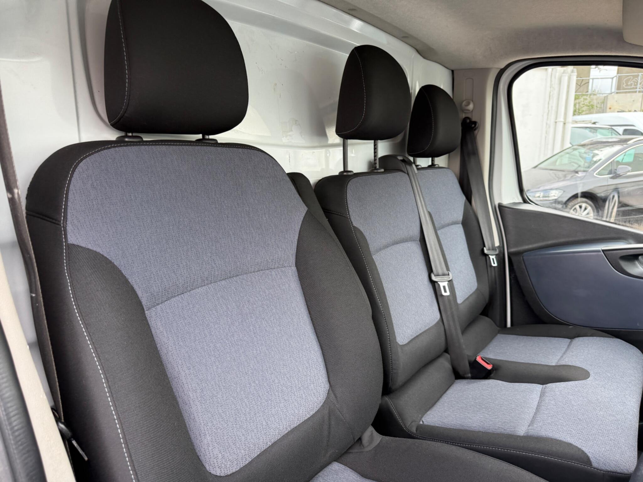 Vauxhall Vivaro - Image 44