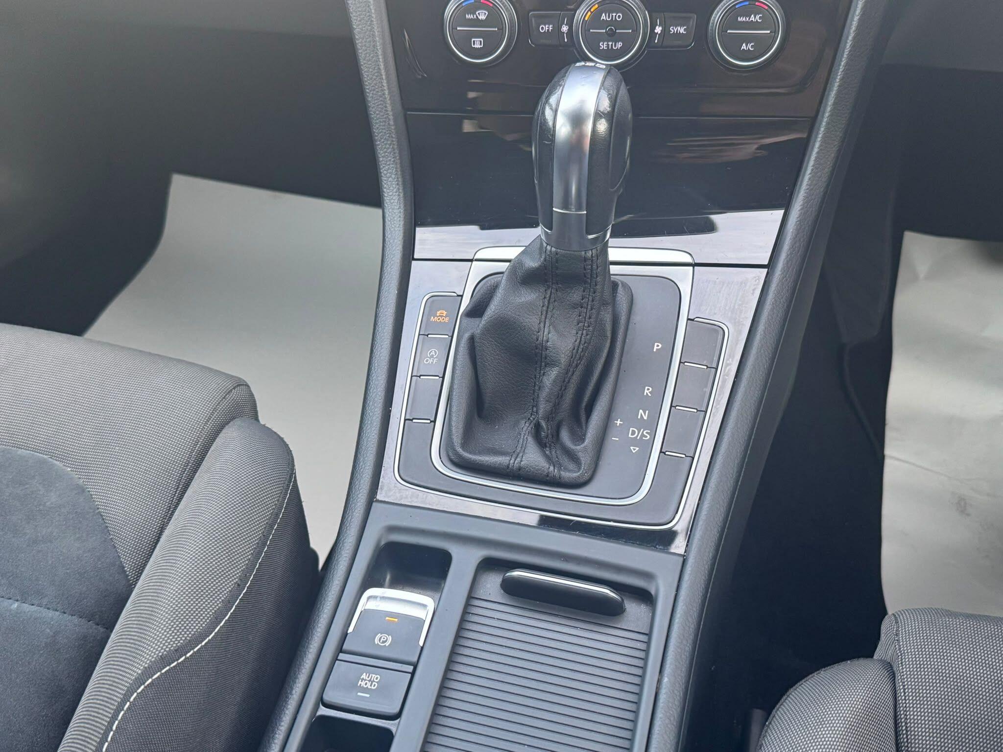Volkswagen Golf view 12