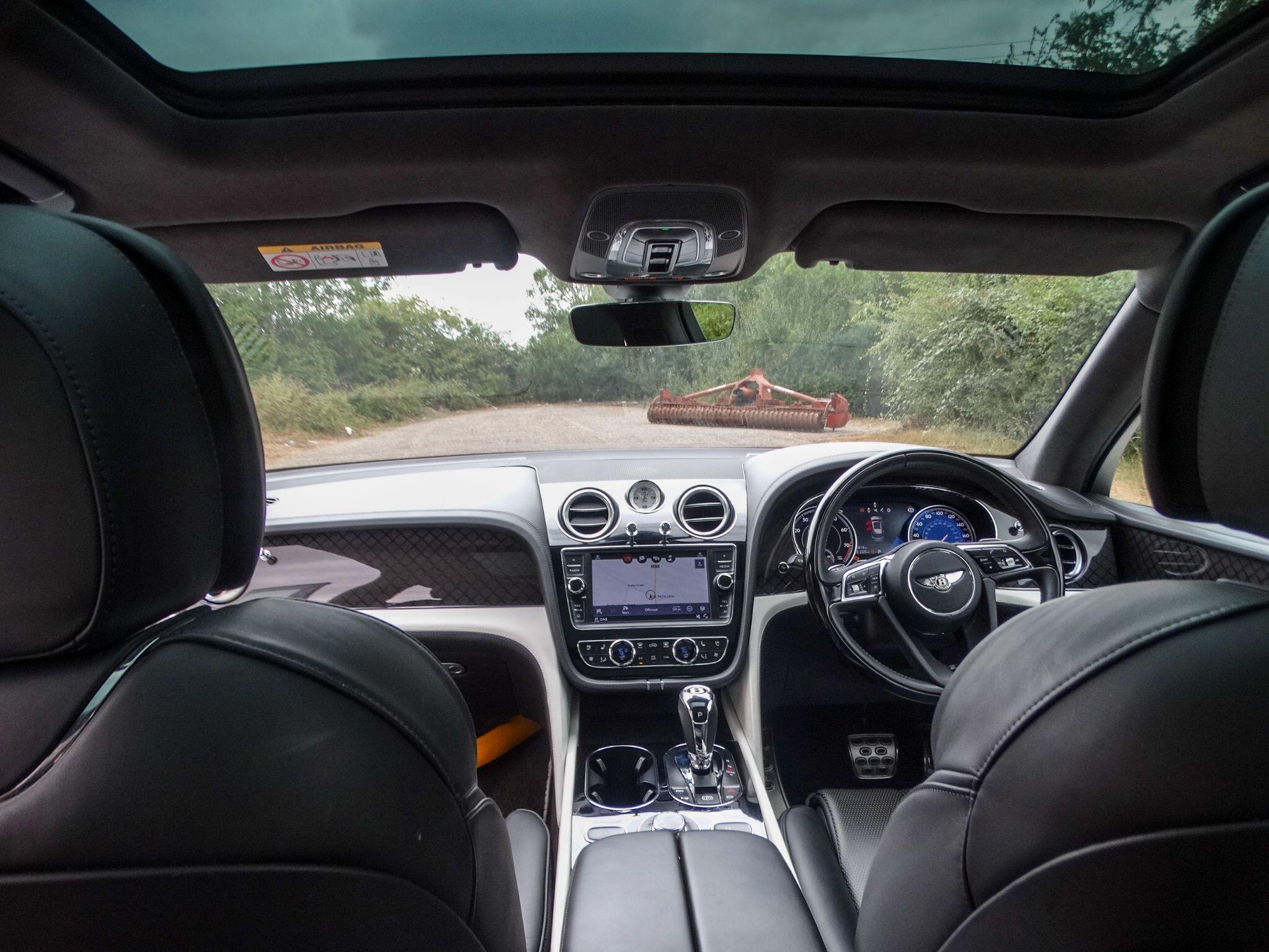 Bentley Bentayga view 19