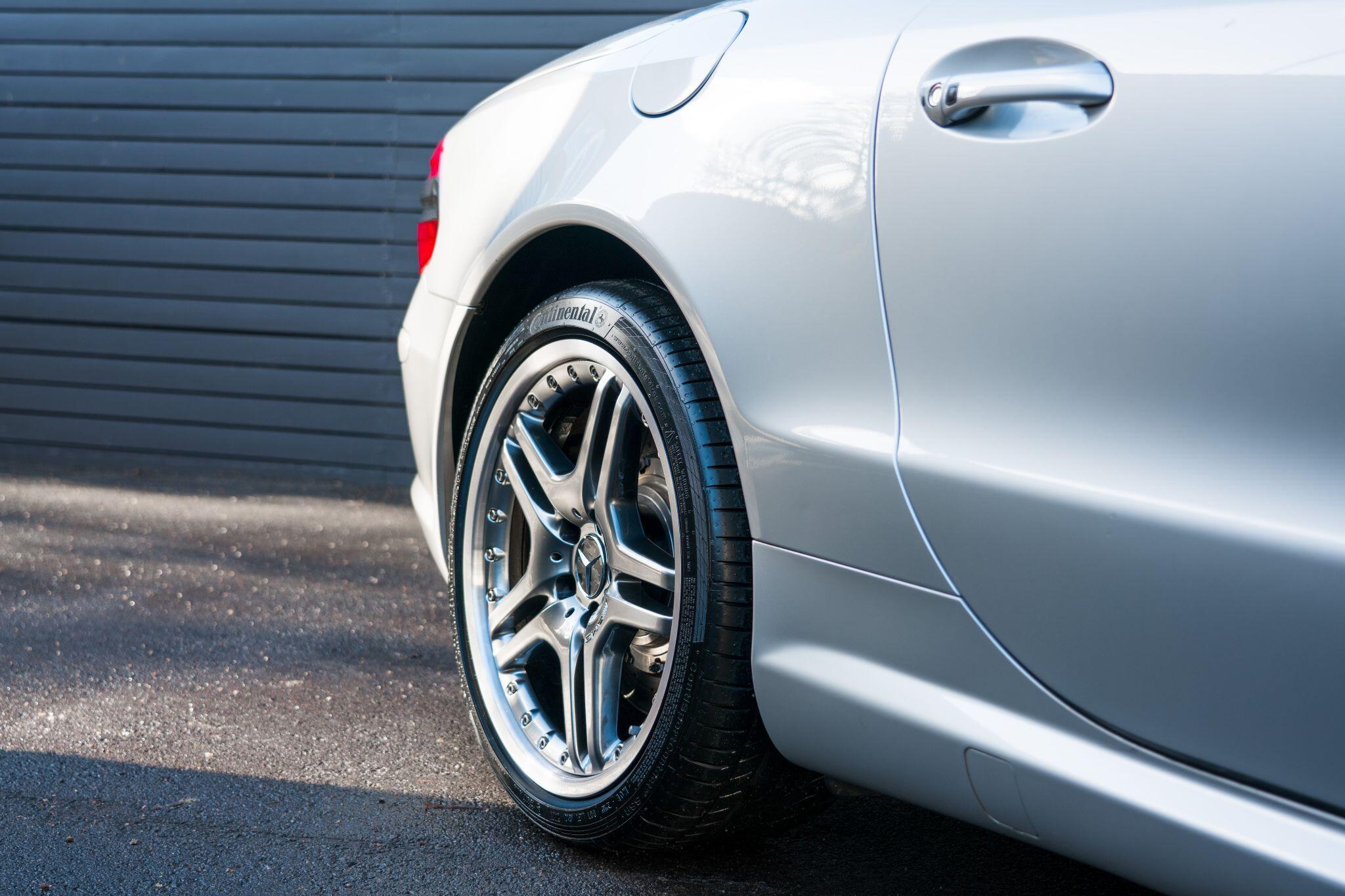 Mercedes-Benz SL view 25