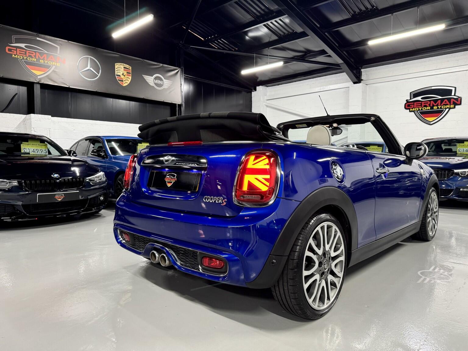 Mini Convertible view 13
