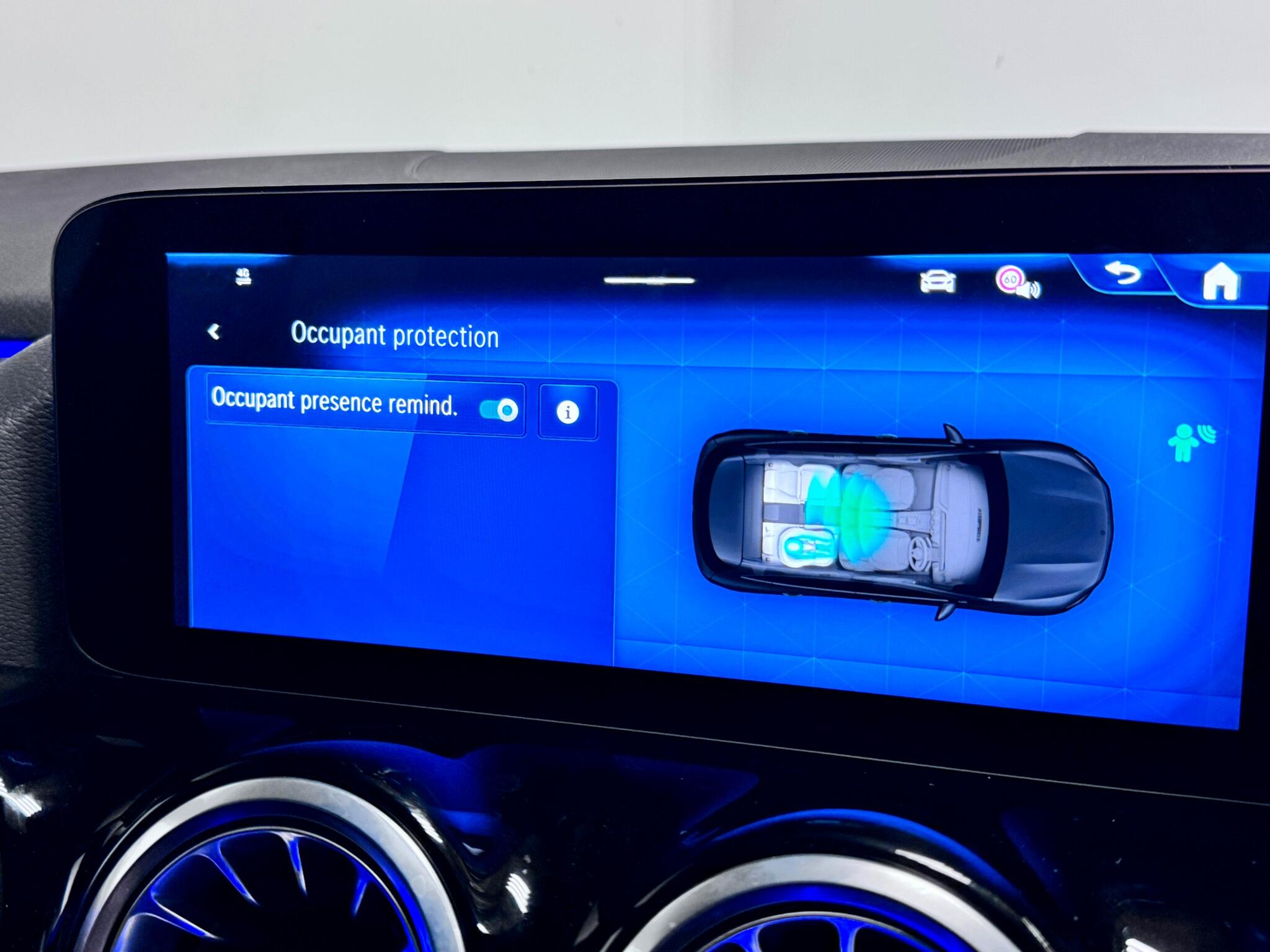Mercedes-Benz Gla view 53