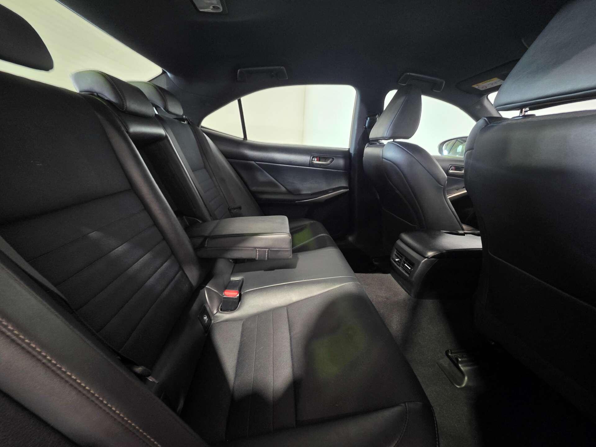 Lexus Is view 36