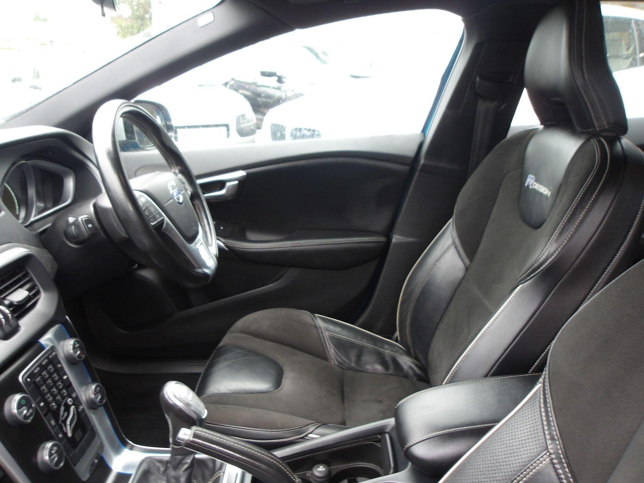 Volvo V40 view 12