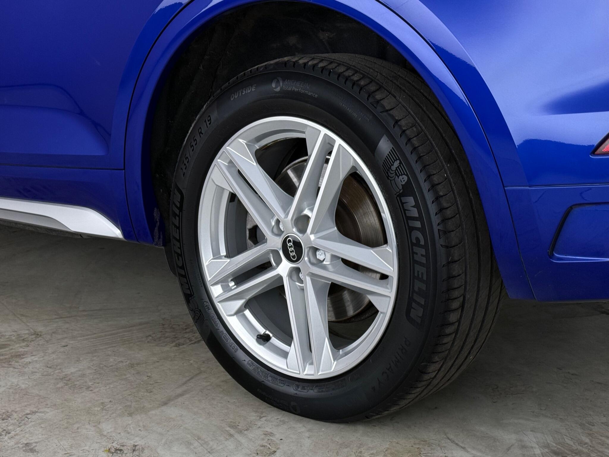 Audi Q5 view 7