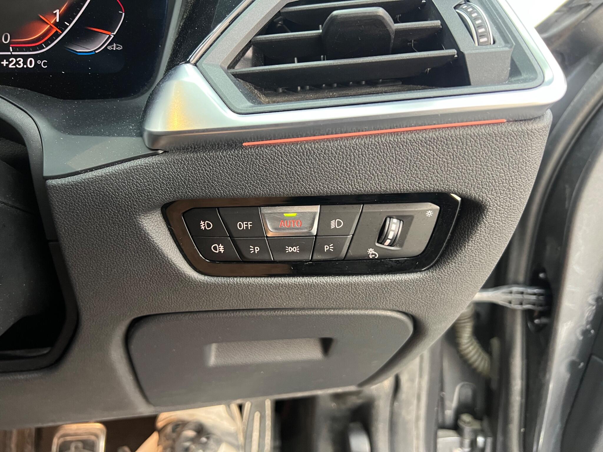 BMW 3 Series view 25