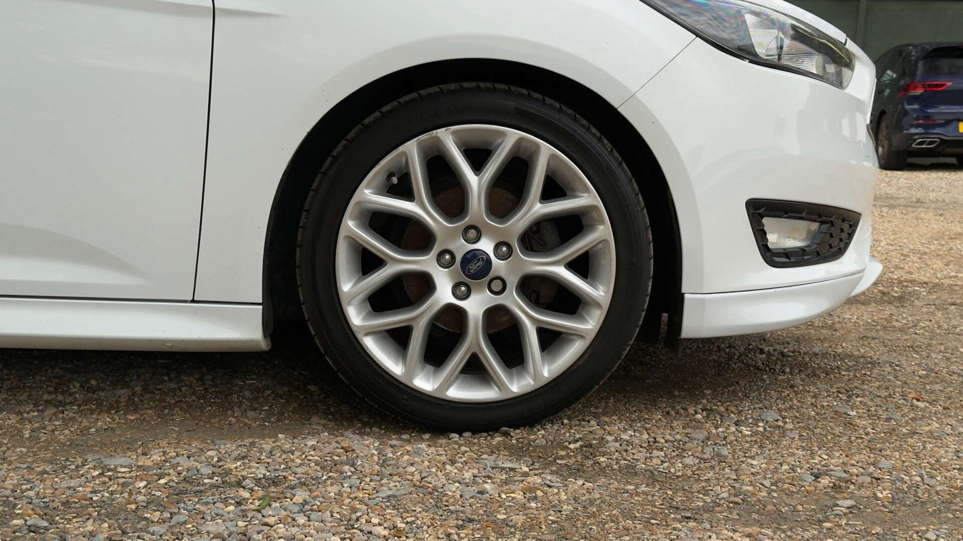 Ford Focus view 35