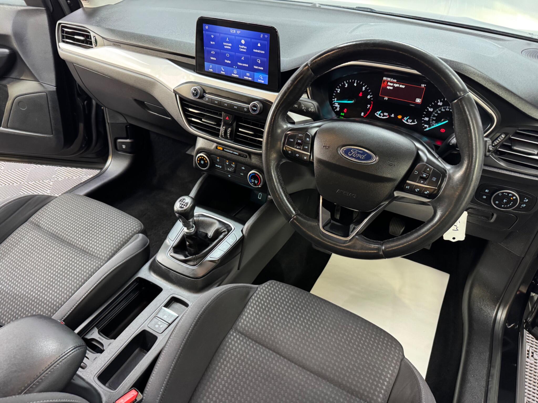 Ford Focus view 23