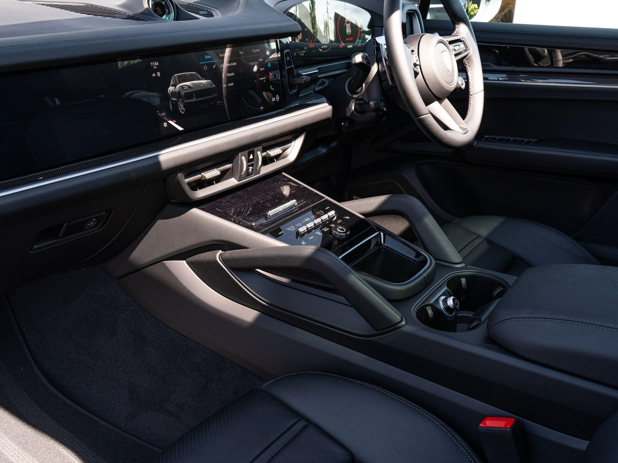 Porsche Cayenne view 29
