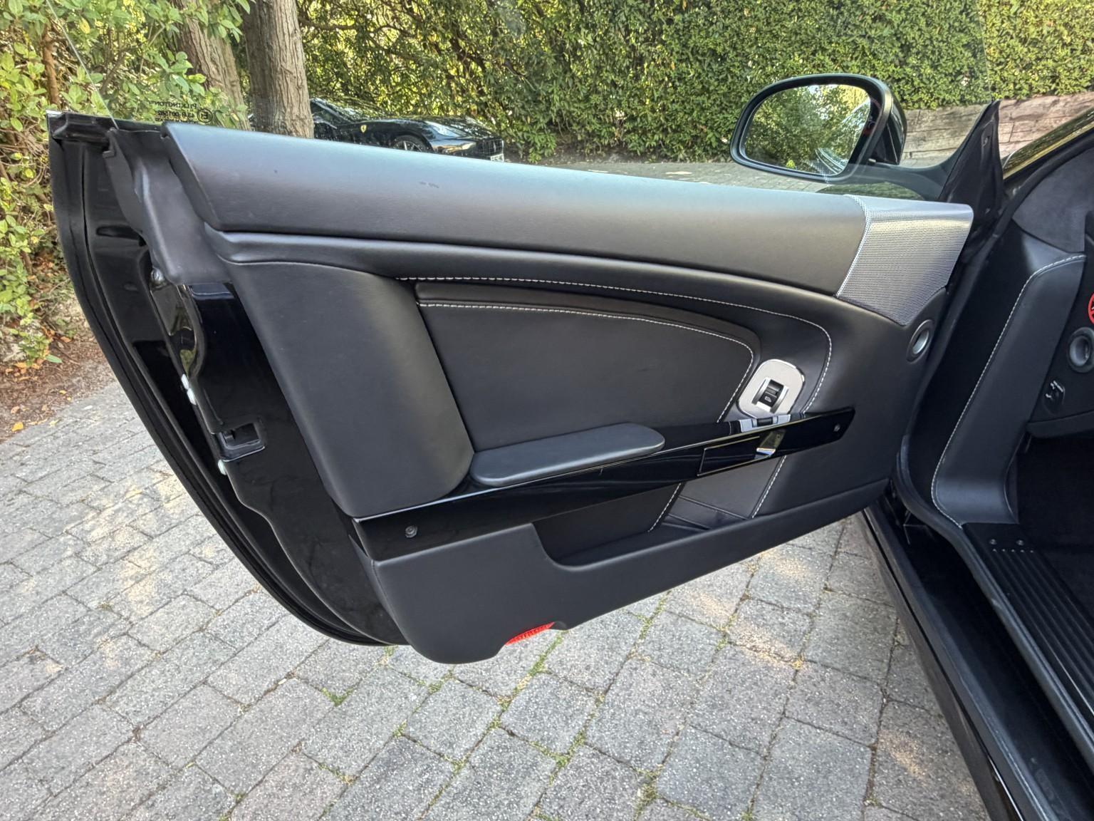 Aston Martin DB9 view 19