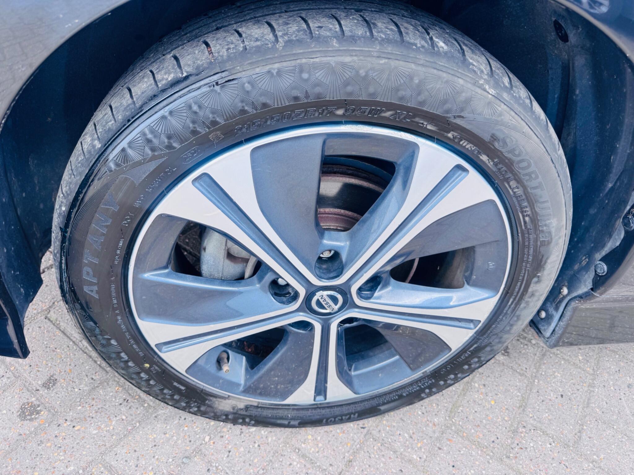 Nissan Leaf view 10