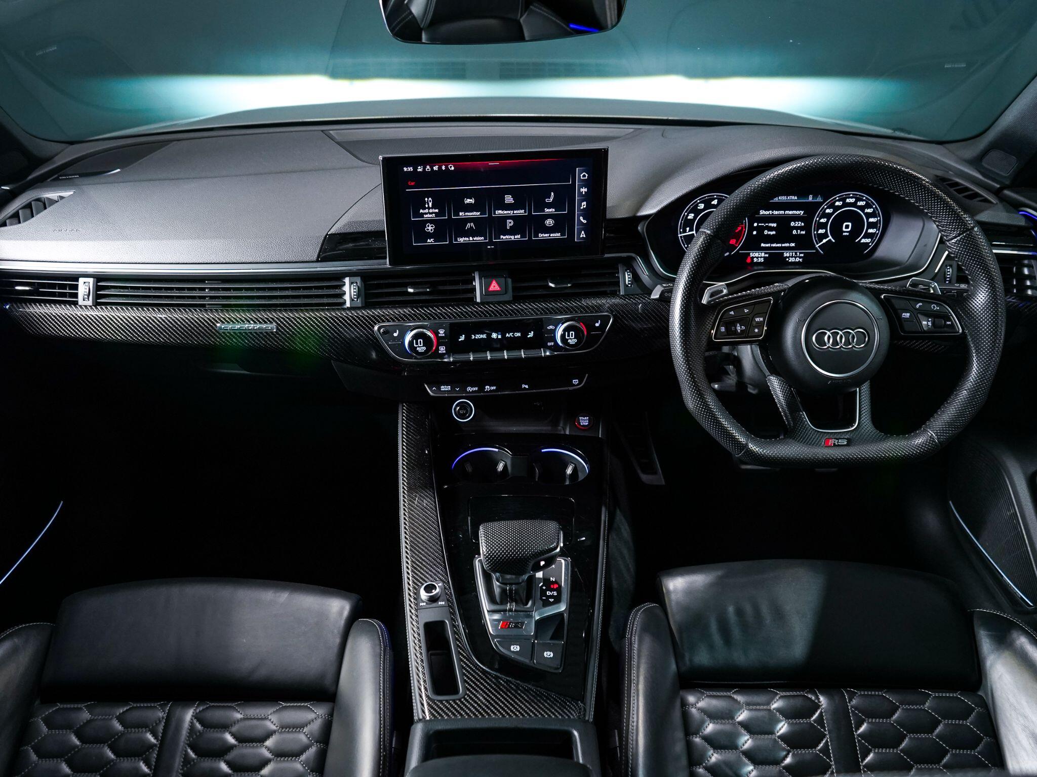 Audi RS4 view 14