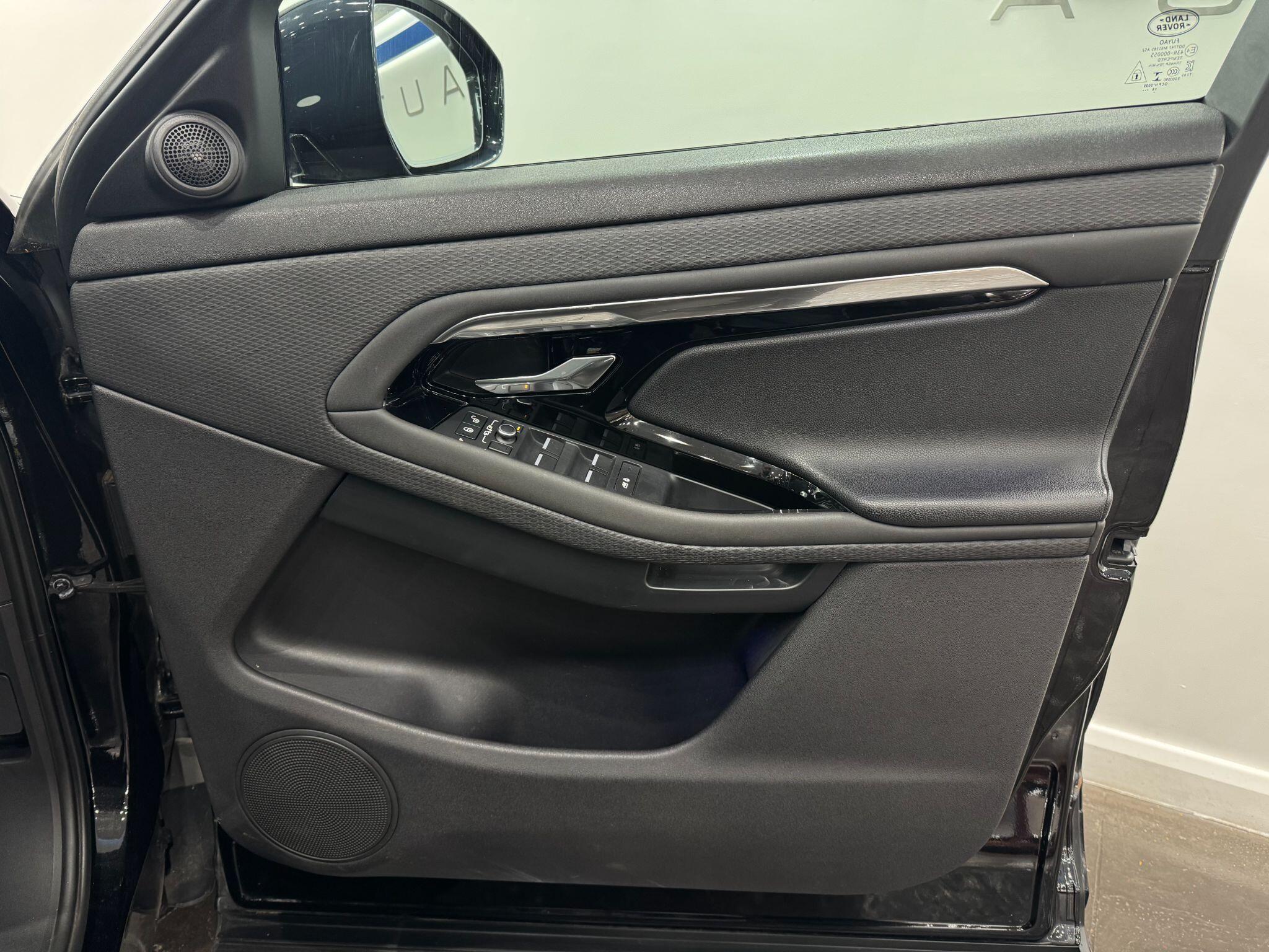 Land Rover Range Rover Evoque view 28