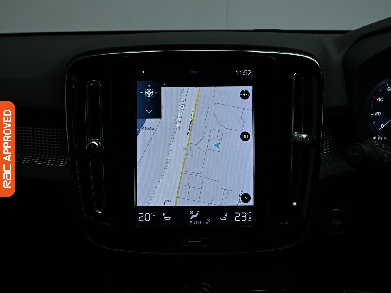 Volvo XC40 view 3