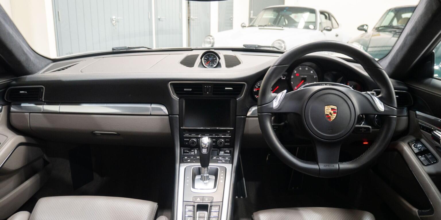 Porsche 911 view 21