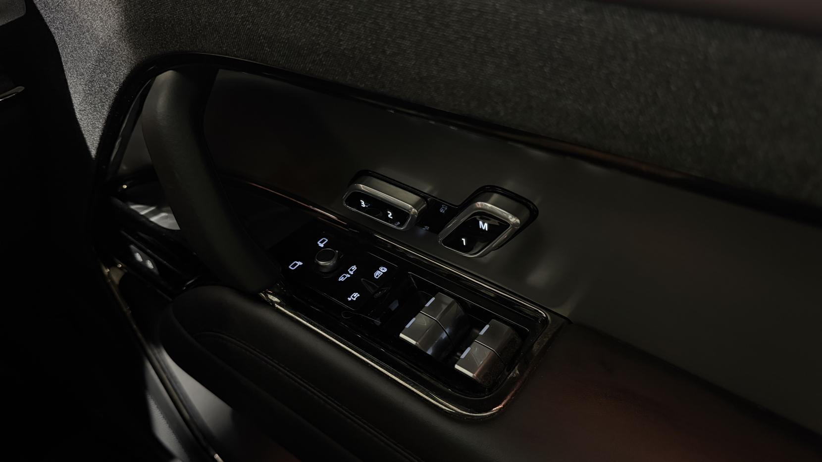 Land Rover Range Rover Sport view 27