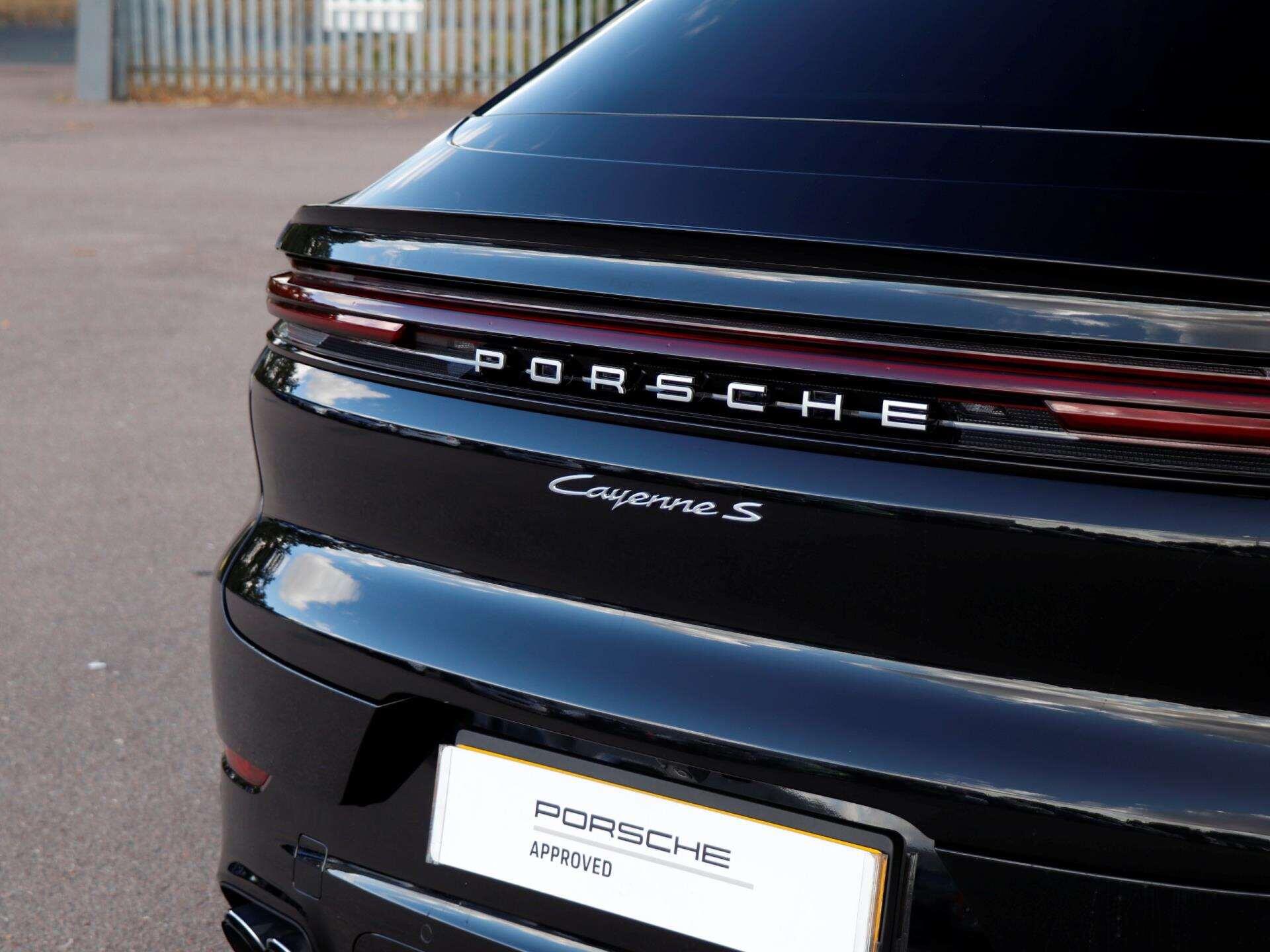 Porsche Cayenne view 27