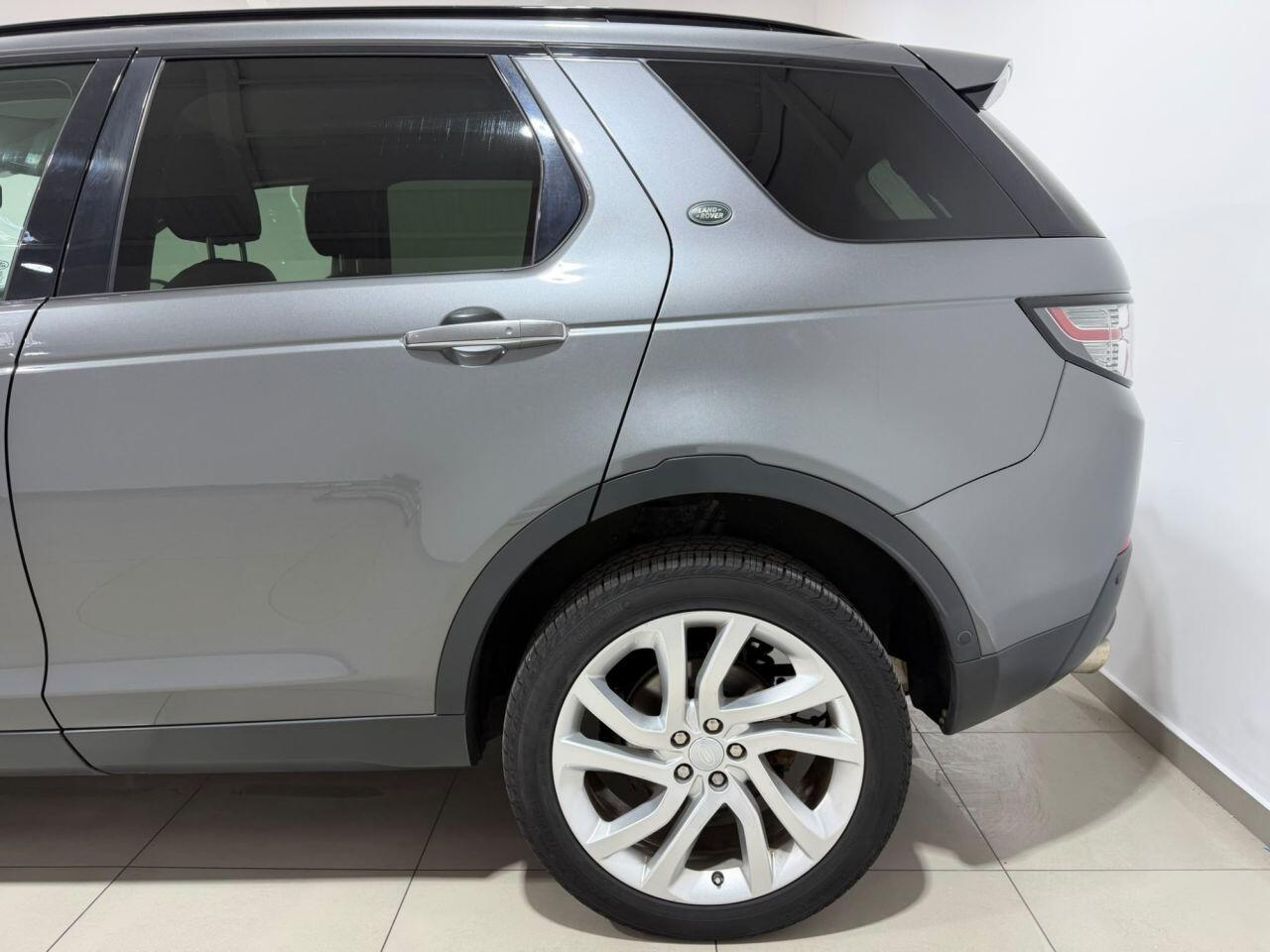 Land Rover Discovery Sport view 8
