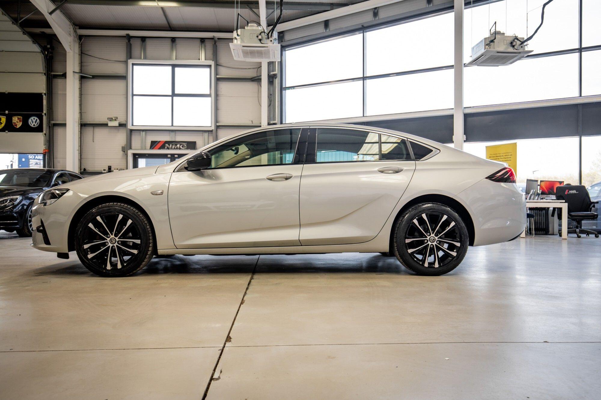Vauxhall Insignia view 14