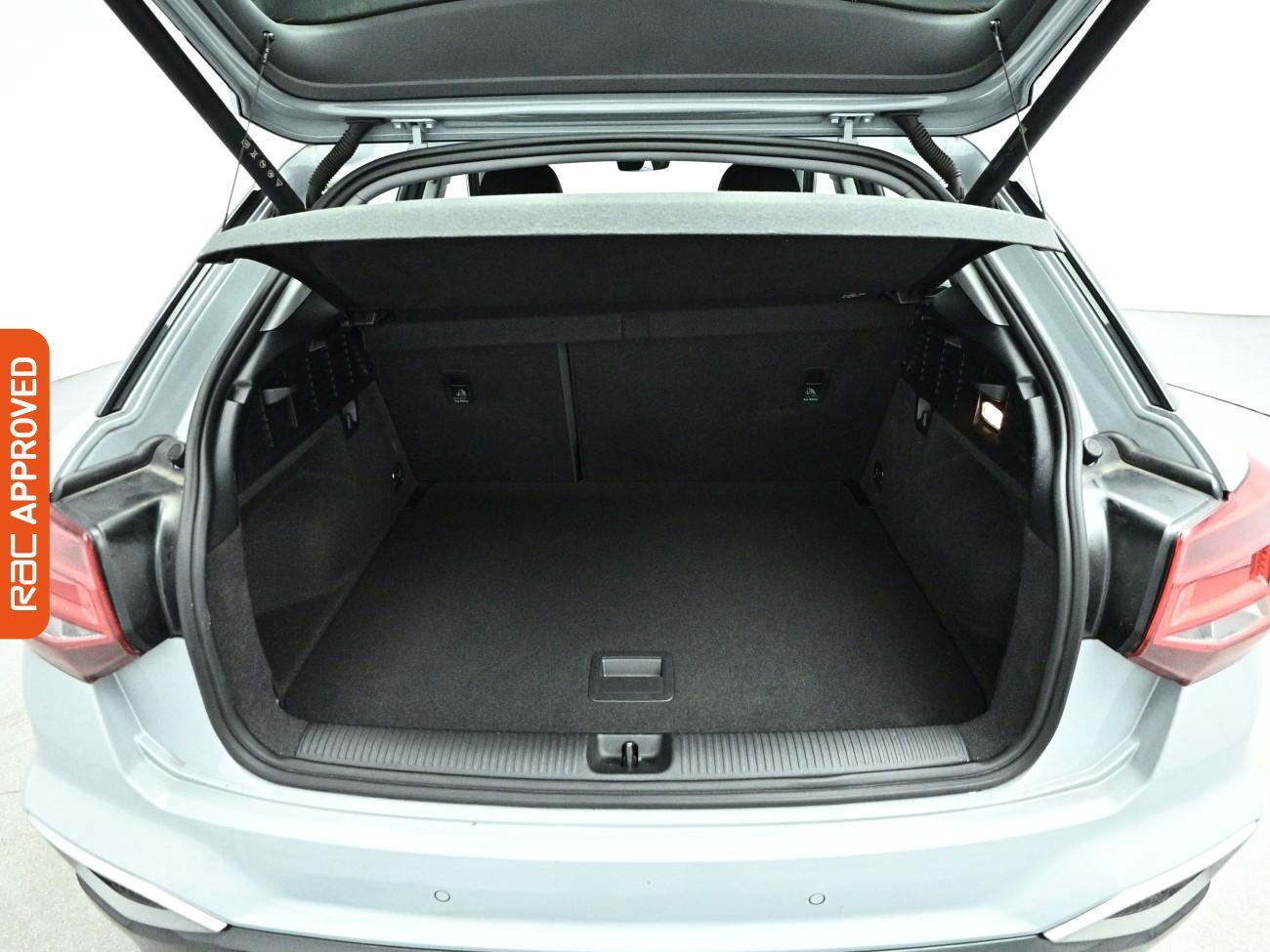 Audi Q2 view 25