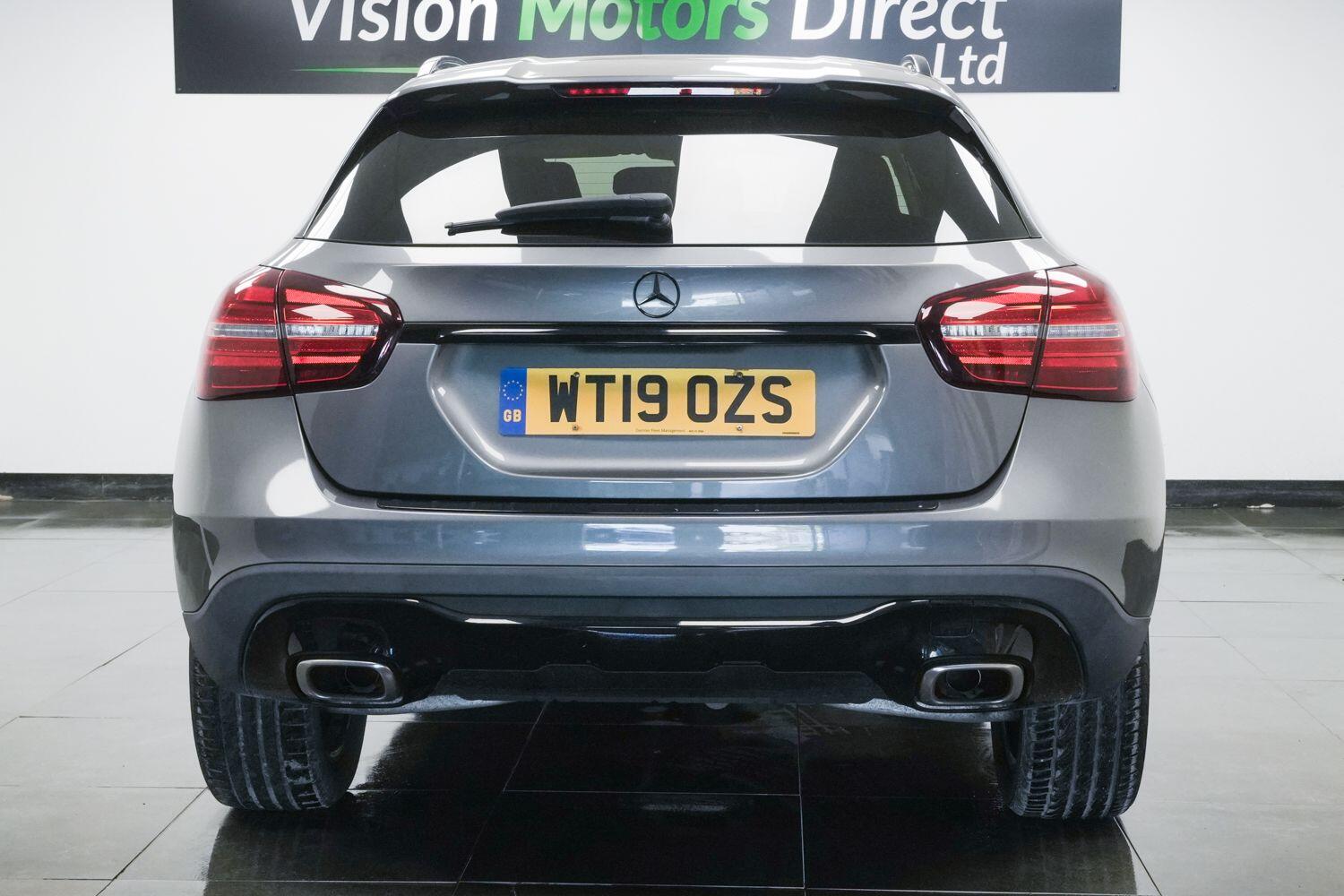 Mercedes-Benz Gla view 2