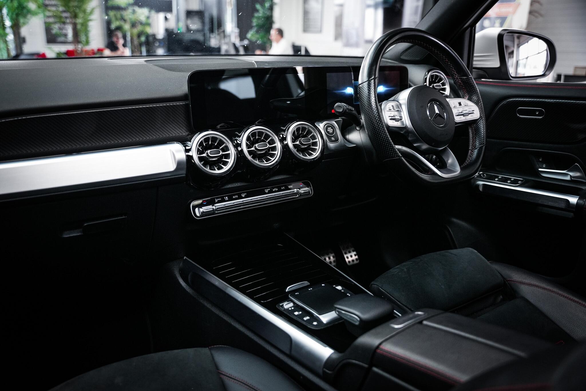 Mercedes-Benz GLB view 23