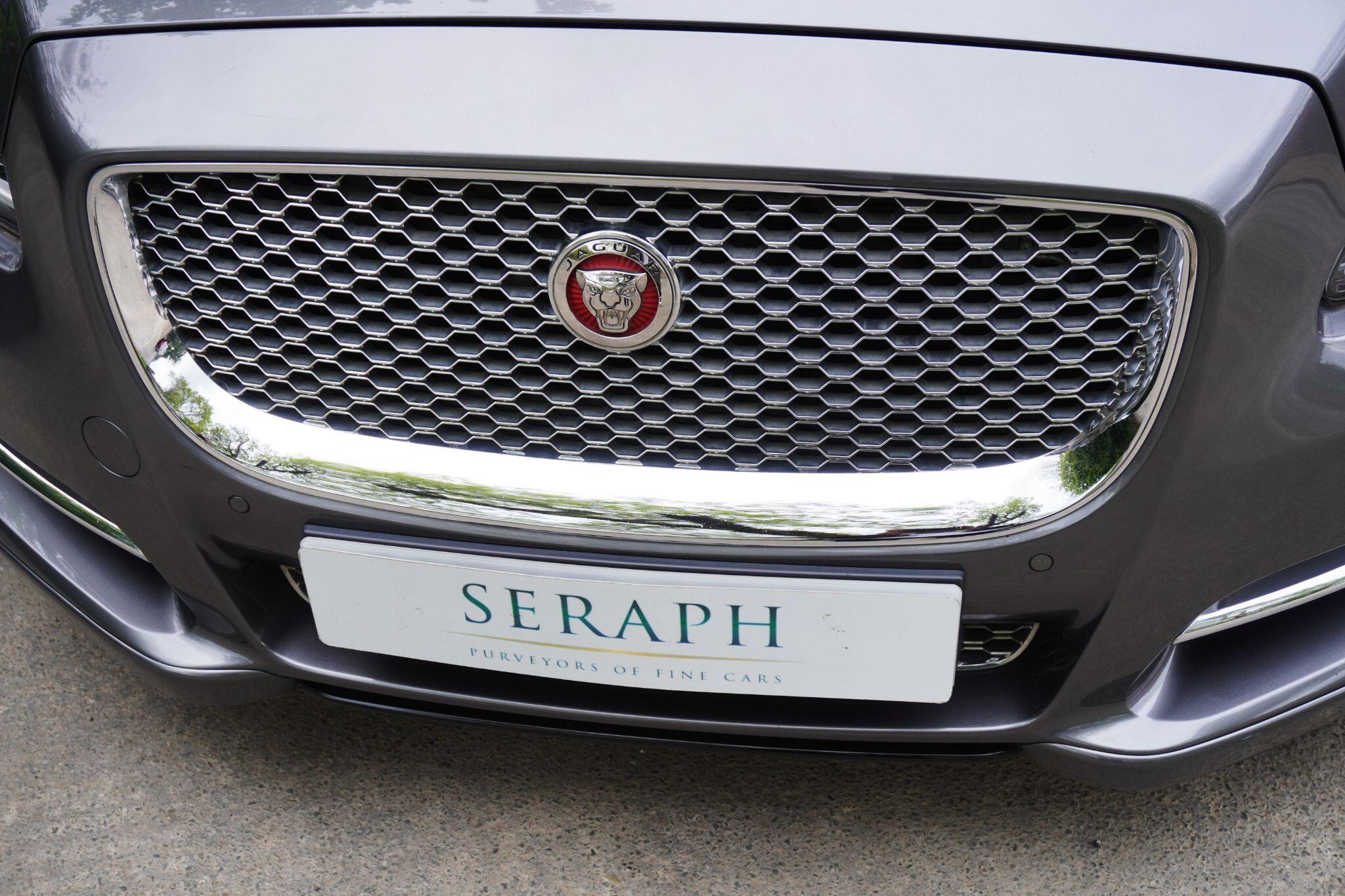 Jaguar XJ view 71