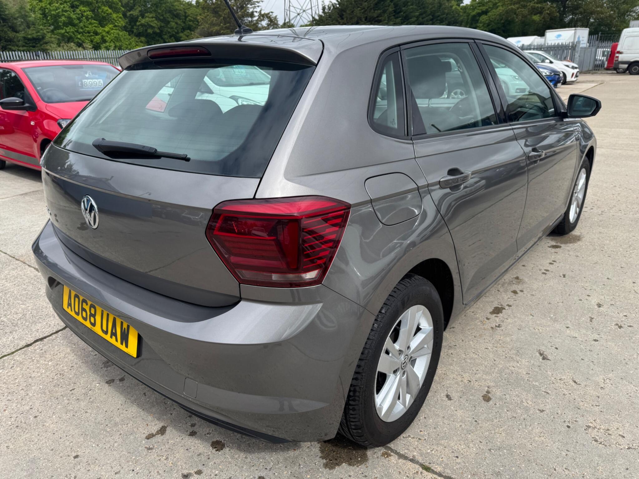 Volkswagen Polo view 8