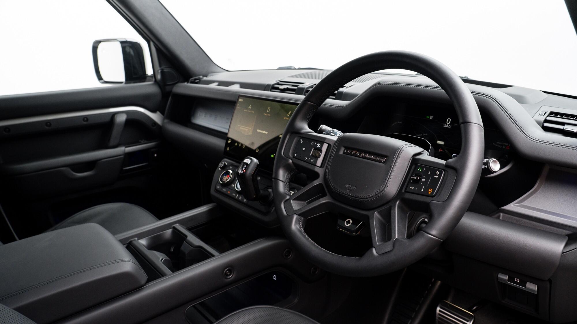 Land Rover Defender 110 view 43