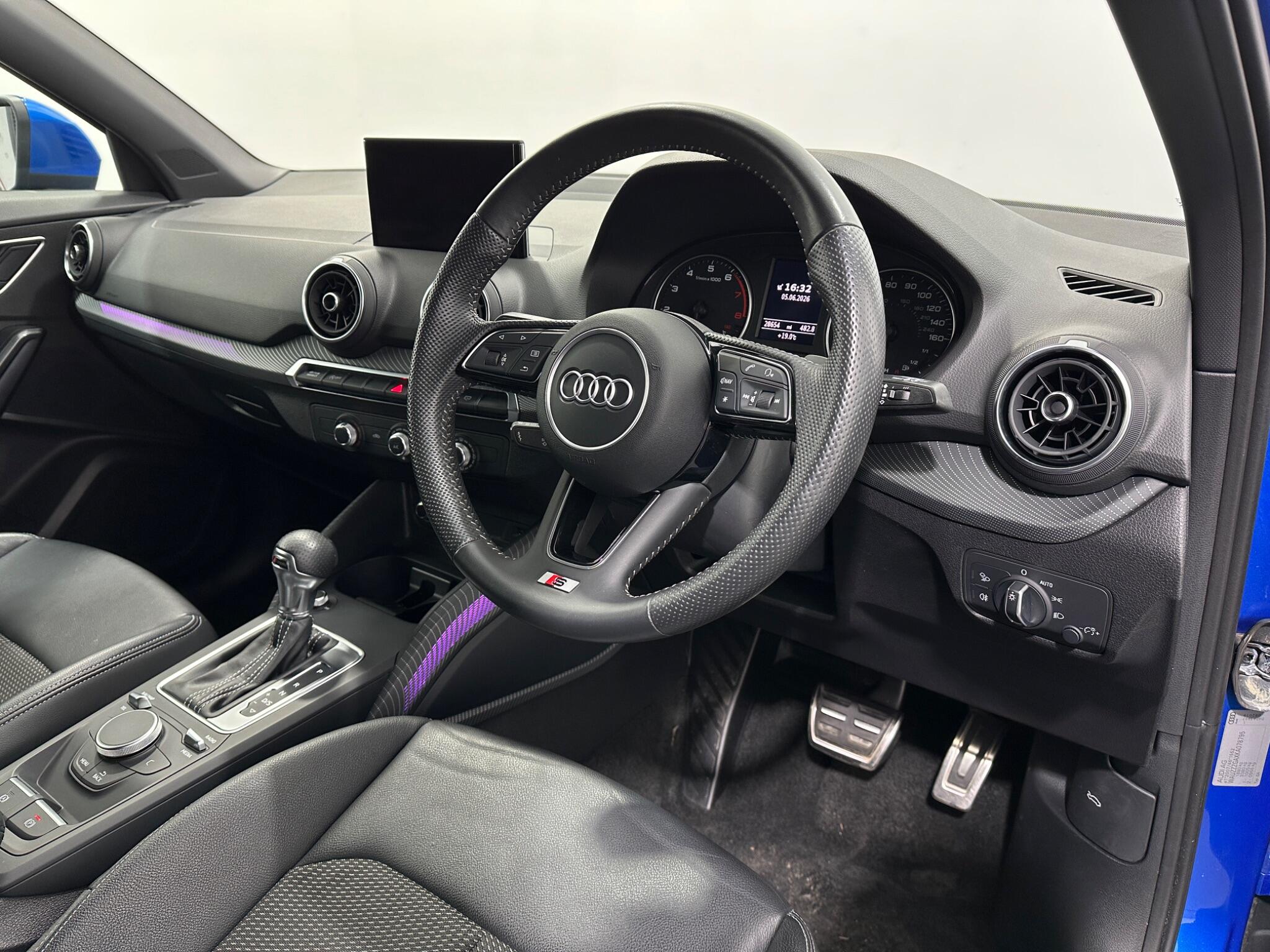 Audi Q2 view 11