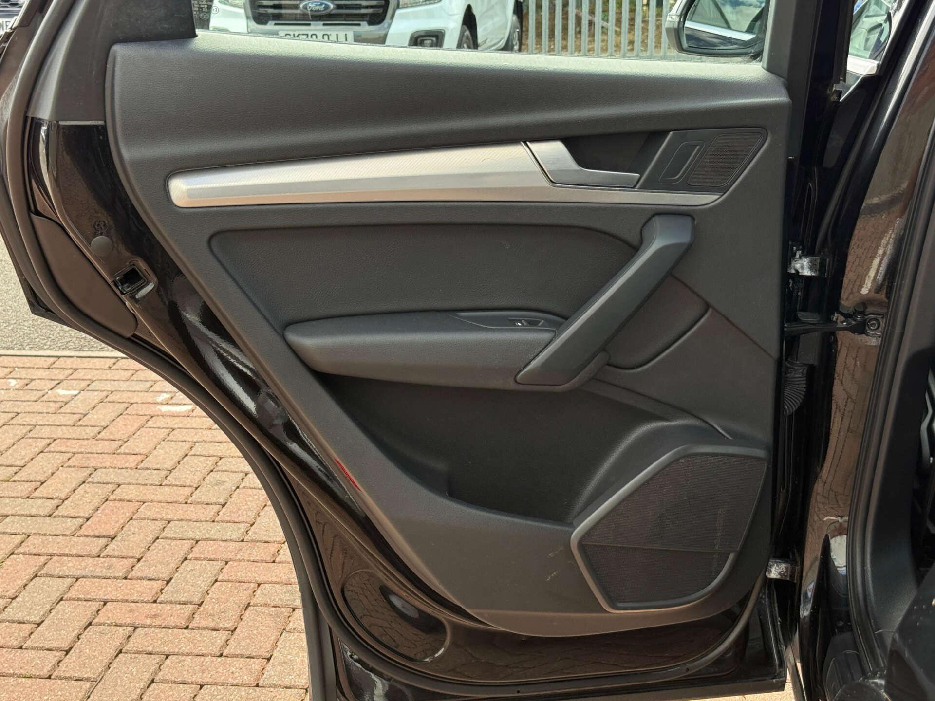 Audi Q5 view 39