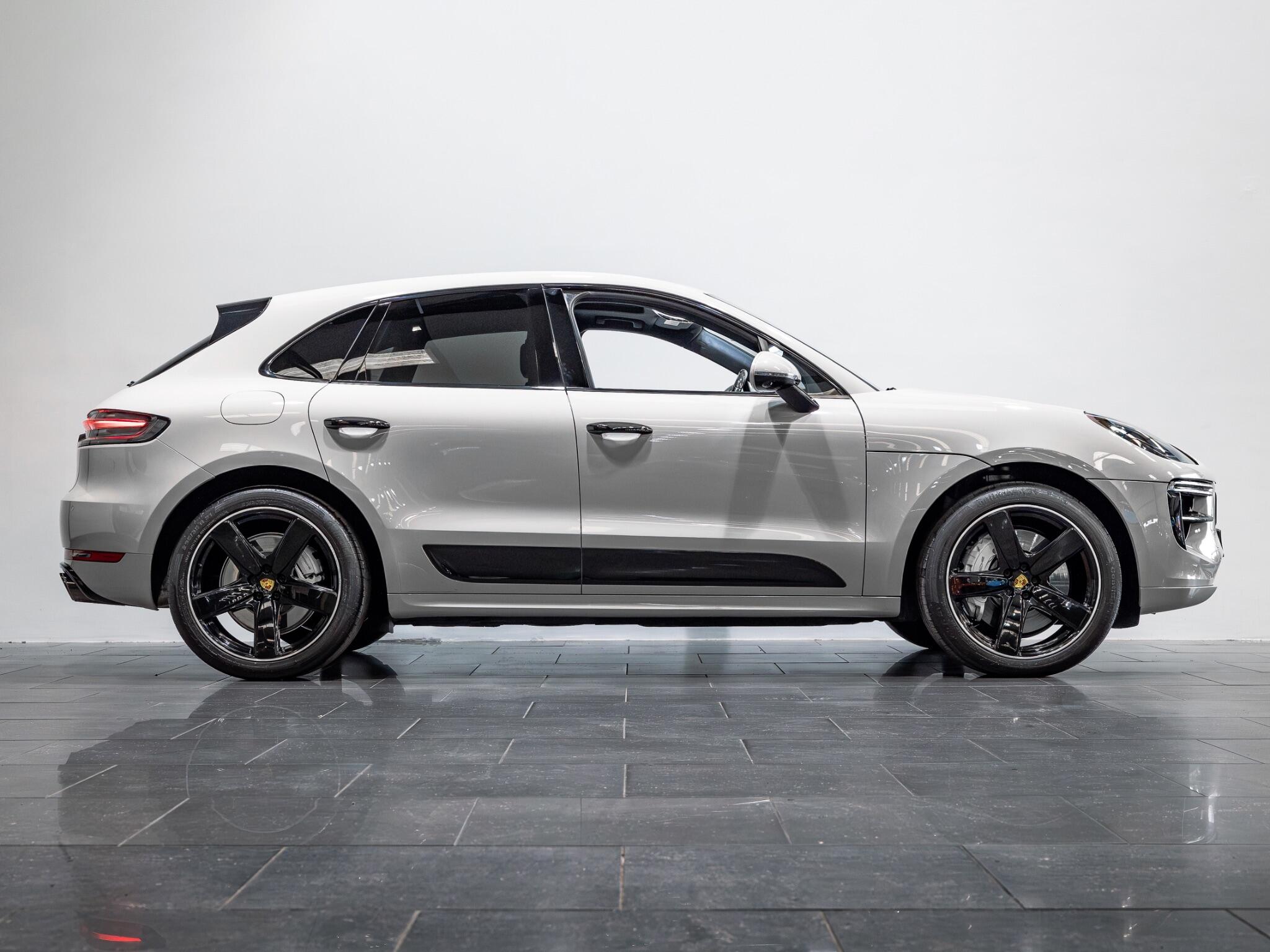Porsche Macan view 5