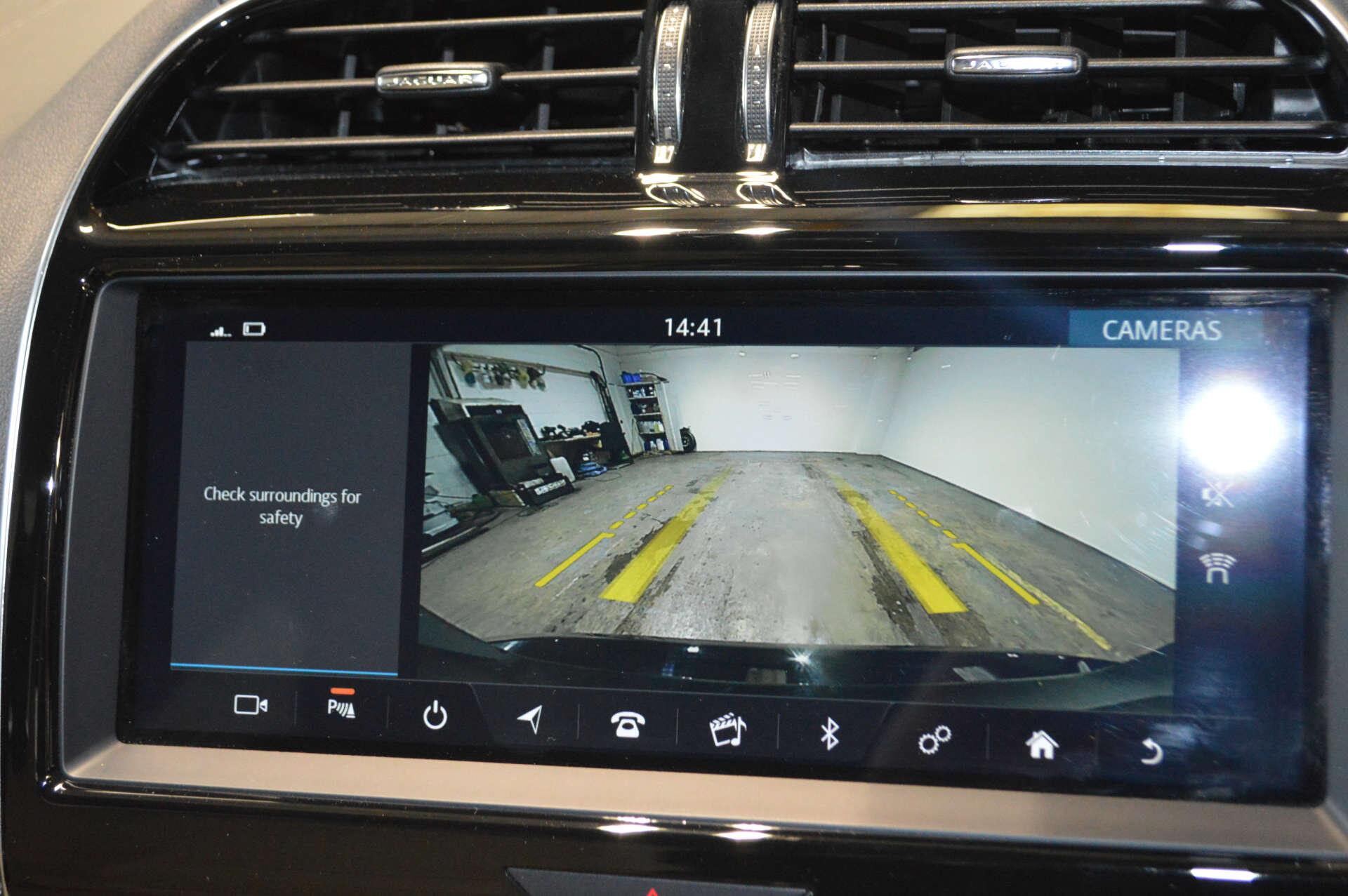 Jaguar Xe view 18