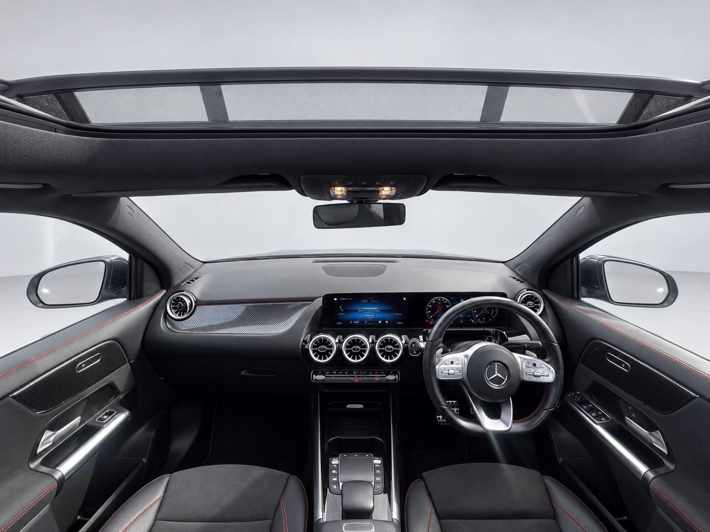 Mercedes-Benz GLA view 30