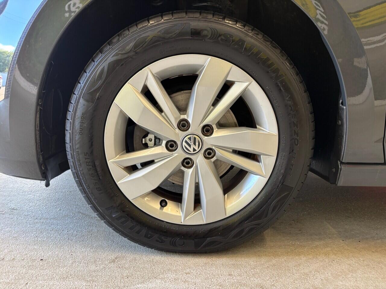 Volkswagen Polo view 9