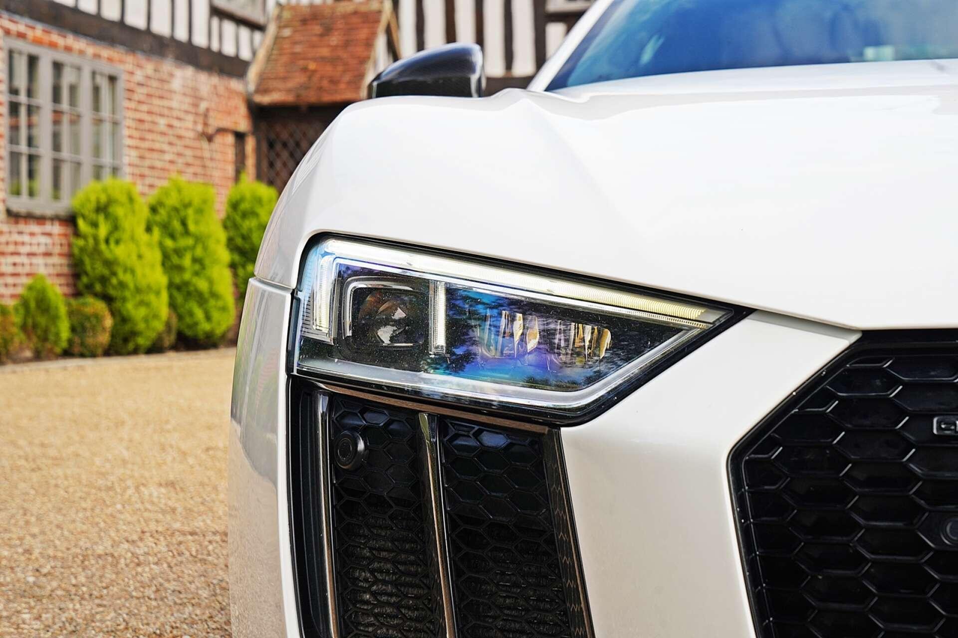 Audi R8 view 13