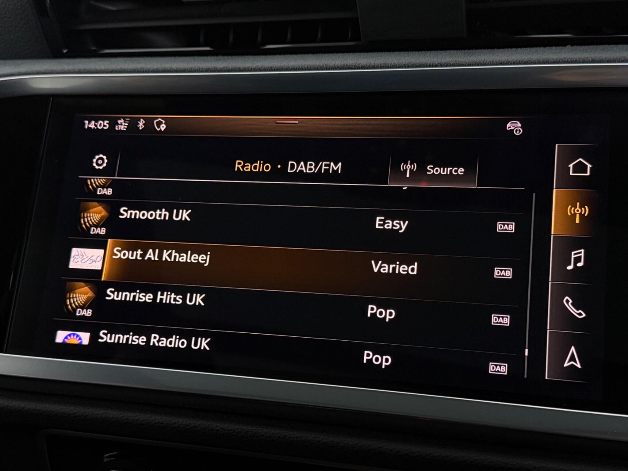 Audi Q3 view 25