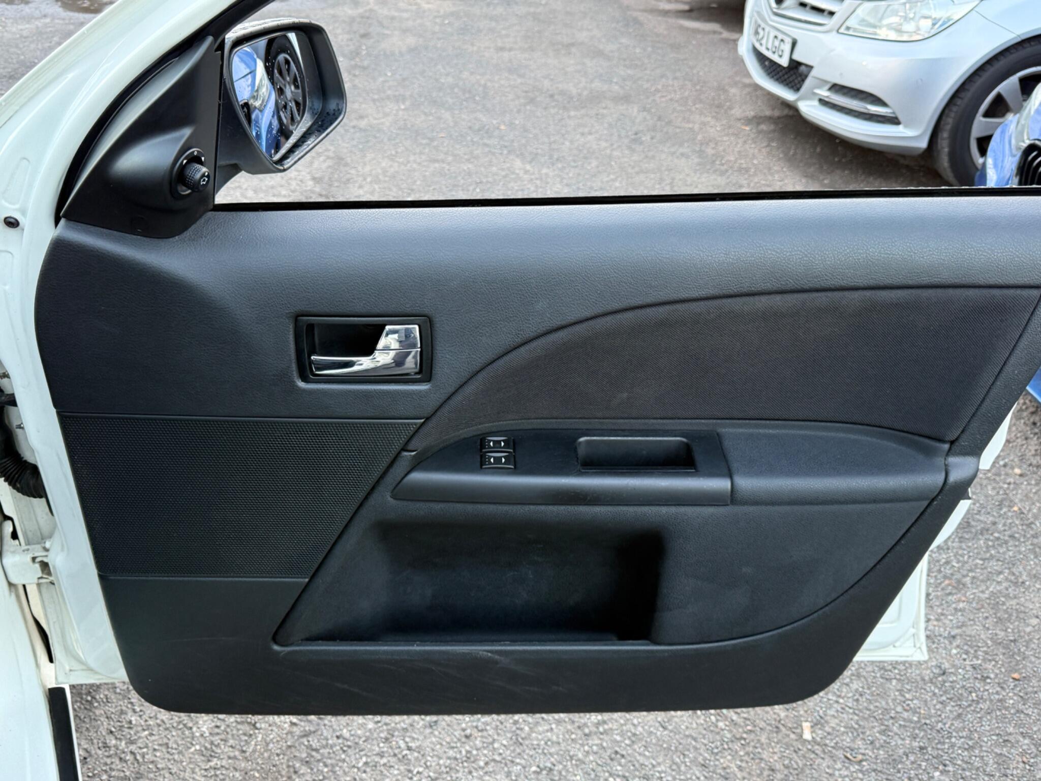 Ford Mondeo - Image 16
