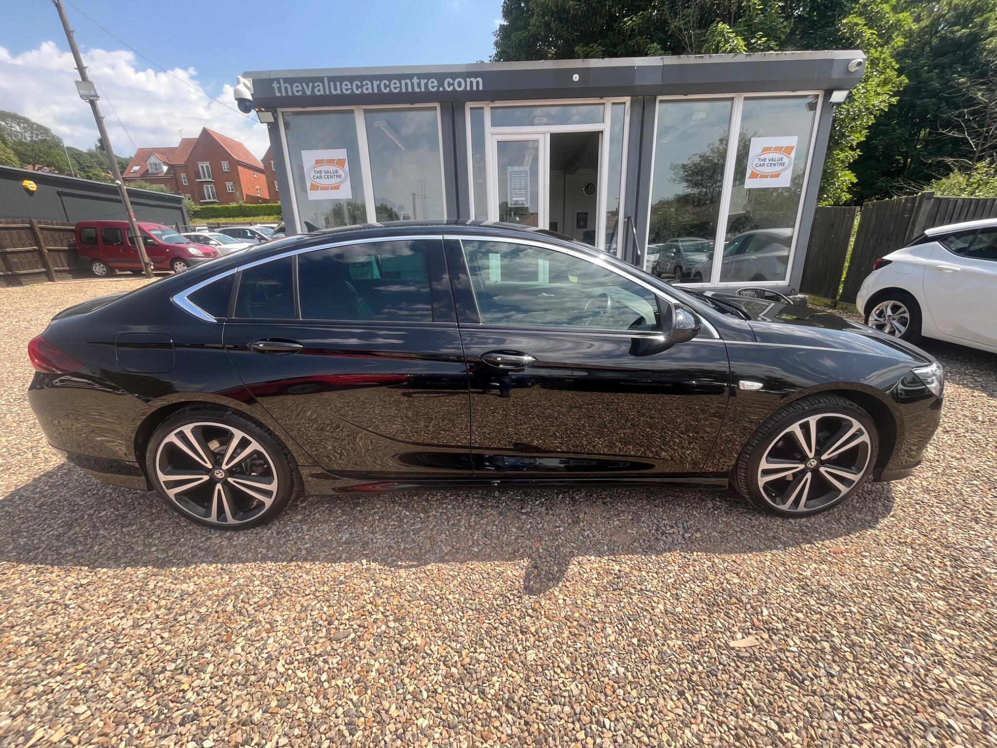 Vauxhall Insignia view 3