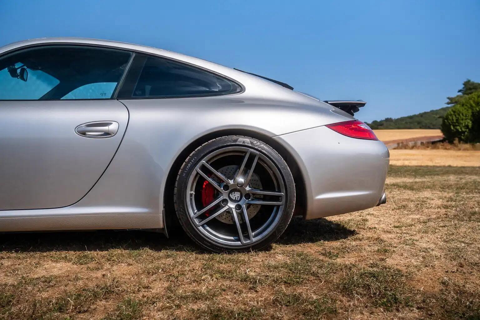 Porsche 911 view 14