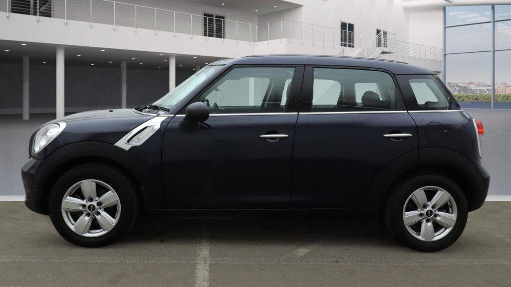 2016 MINI Countryman image 10
