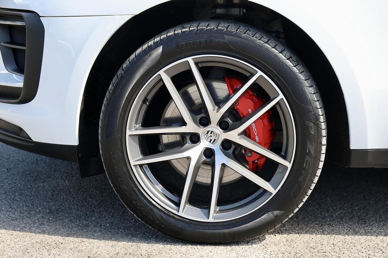 Porsche Macan view 41