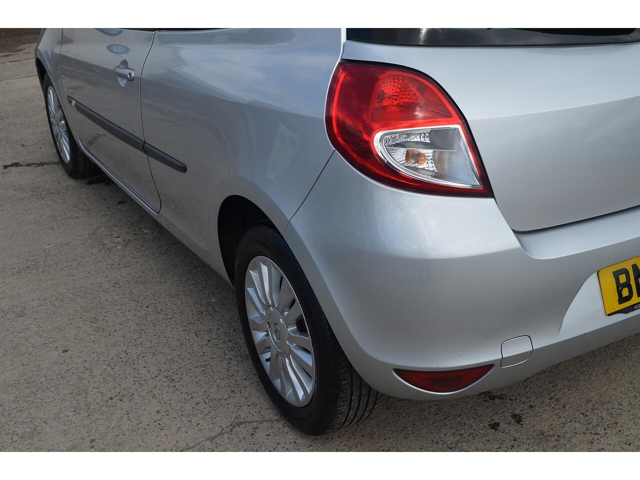 Renault Clio view 30