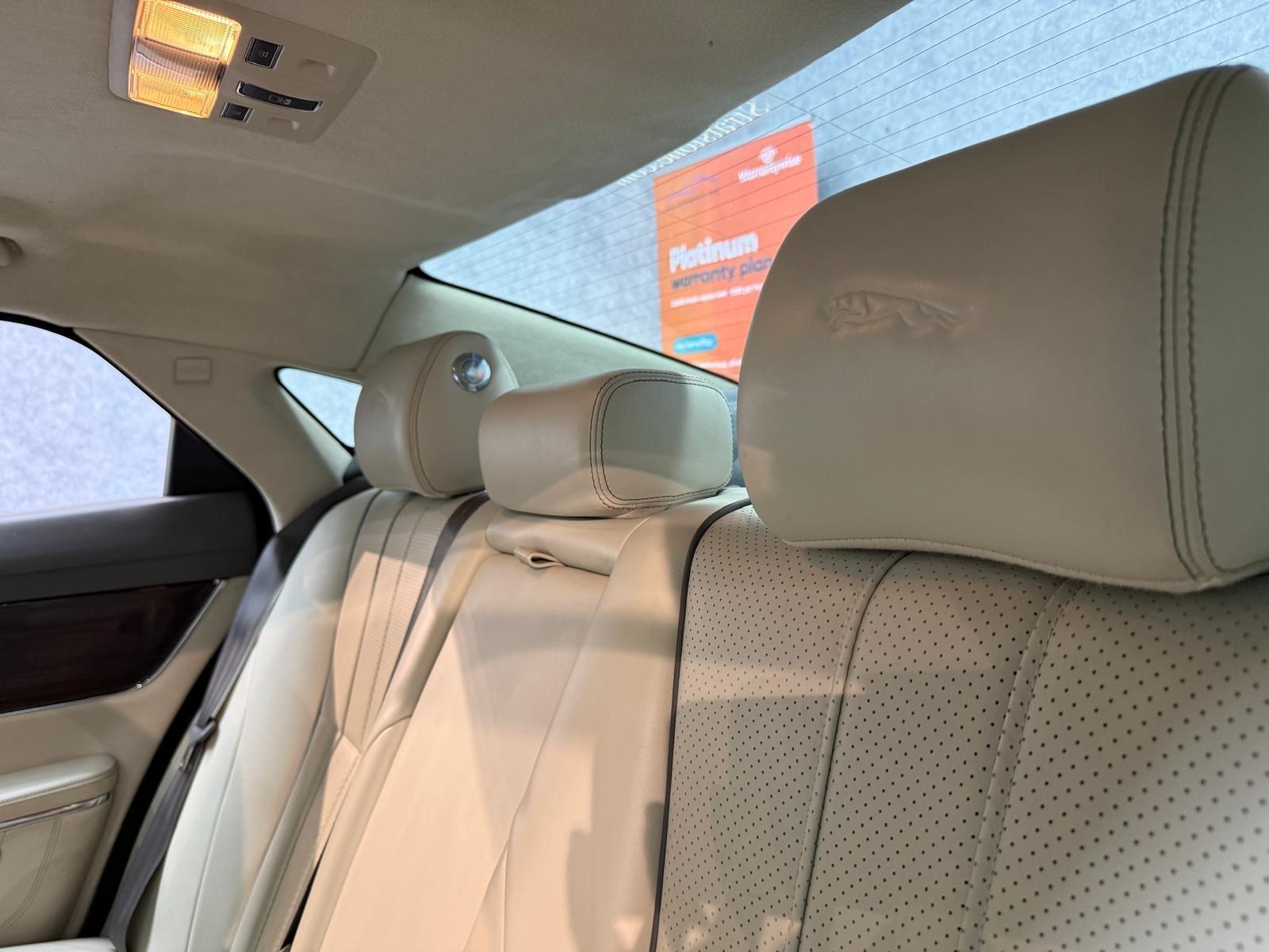 Jaguar XJ view 17