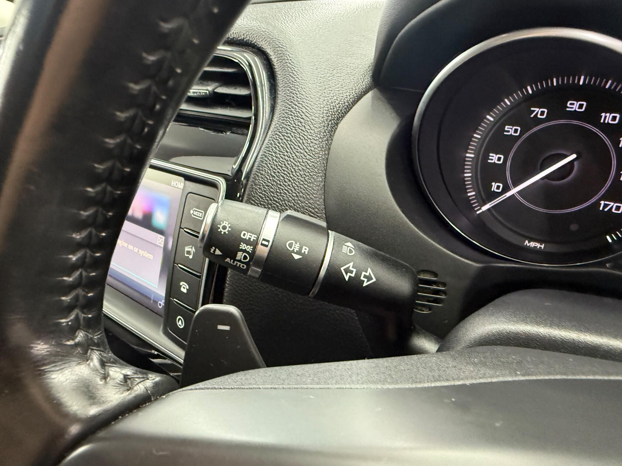Jaguar Xe view 40