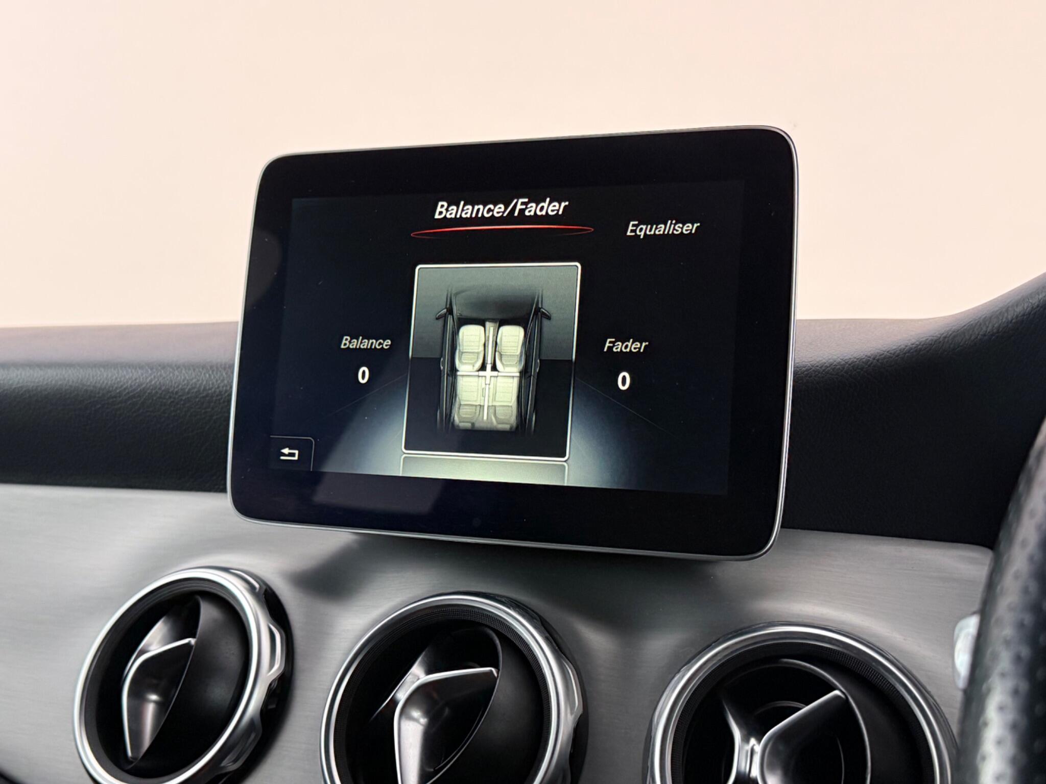 Mercedes-Benz Gla view 30