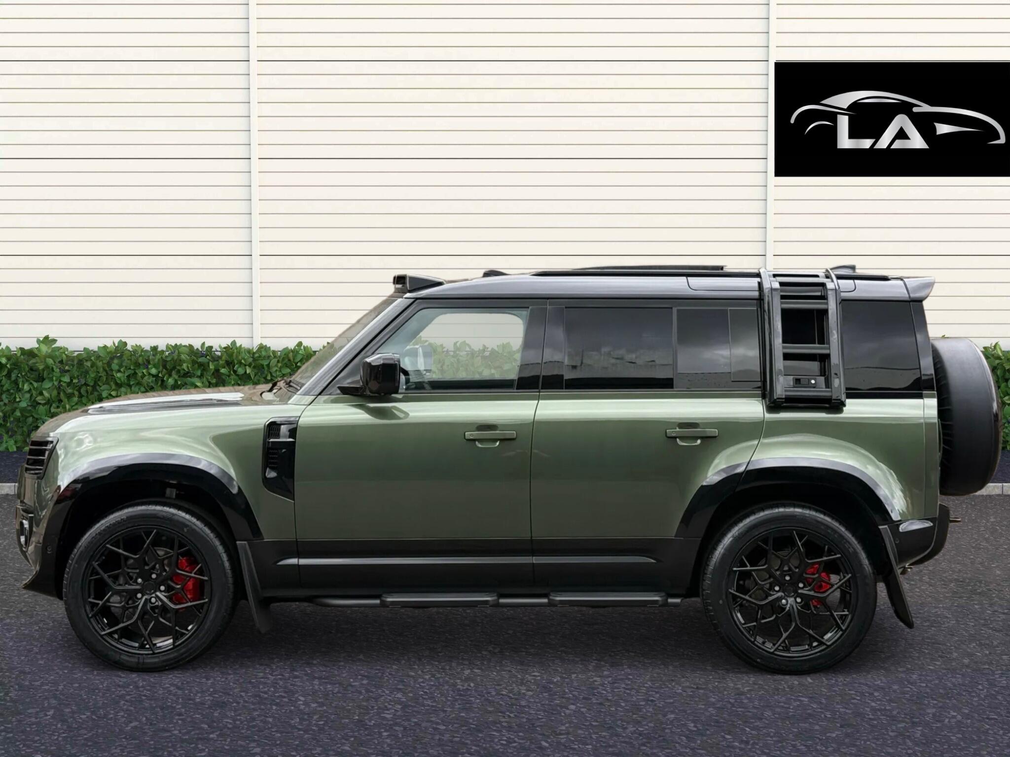 Land Rover Defender view 3